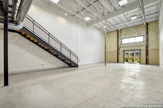 Listing photo id 31 for 215 Coca Cola  217