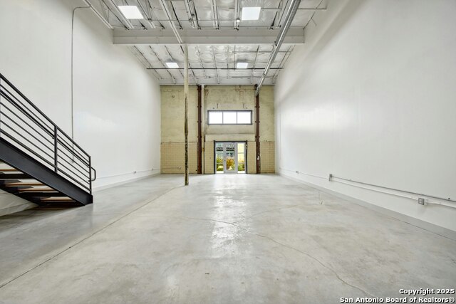 Listing photo id 32 for 215 Coca Cola  217