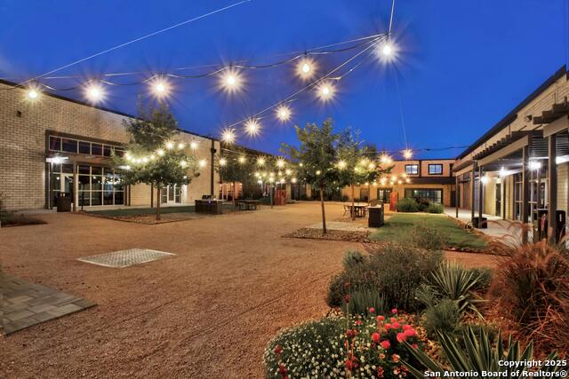 Listing photo id 36 for 215 Coca Cola  217