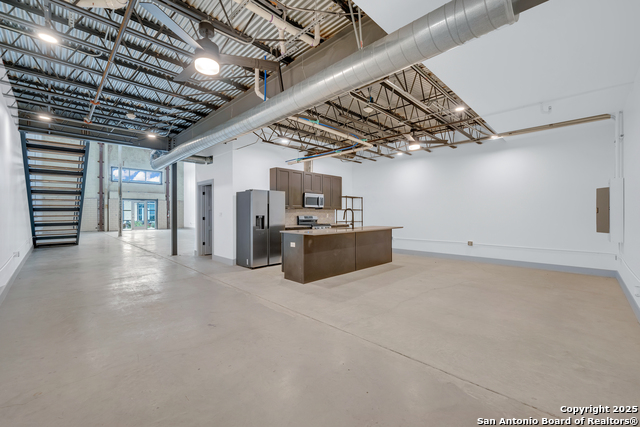 Listing photo id 38 for 215 Coca Cola  217