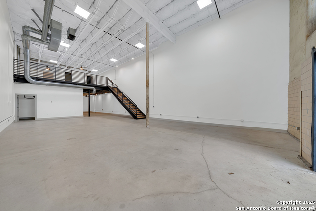 Listing photo id 39 for 215 Coca Cola  217