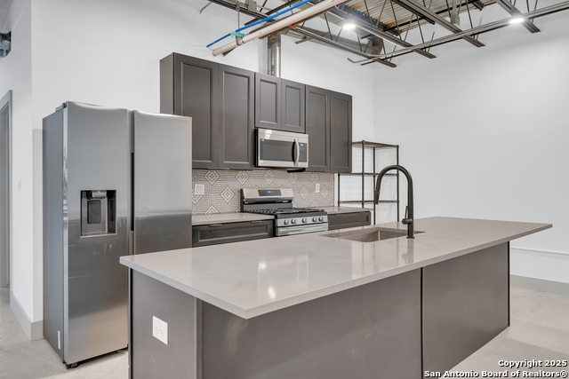 Listing photo id 40 for 215 Coca Cola  217