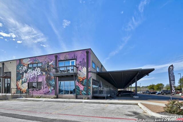 Listing photo id 7 for 215 Coca Cola  217