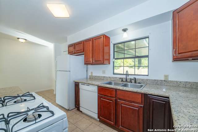 Image 13 of 33 For 515 Sumner