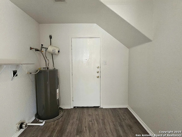 Image 11 of 29 For 607 Ridingate Farm