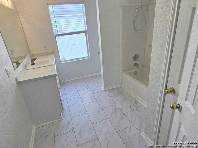 Image 17 of 29 For 607 Ridingate Farm