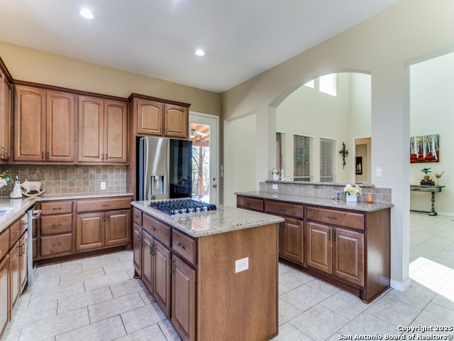 Listing photo id 12 for 8914 Woodland Pkwy