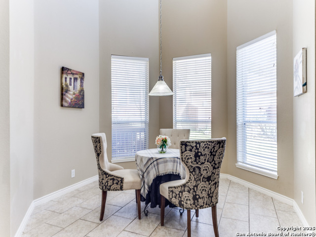 Listing photo id 14 for 8914 Woodland Pkwy