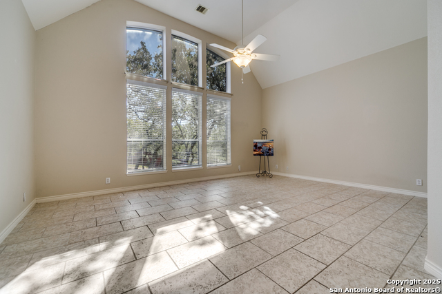 Listing photo id 15 for 8914 Woodland Pkwy