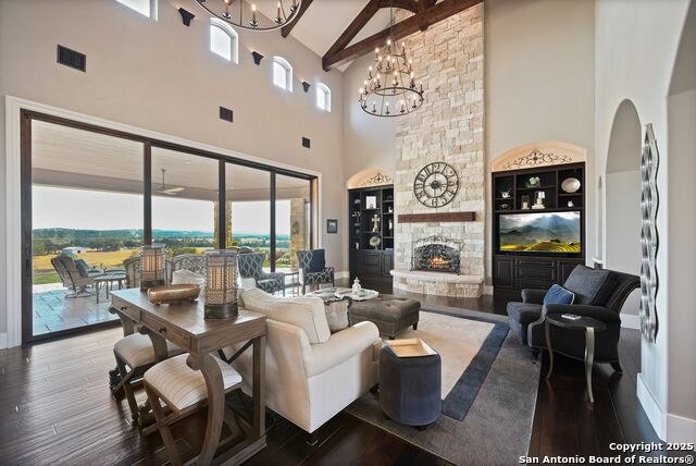 Image 13 of 171 For 325 River Ridge