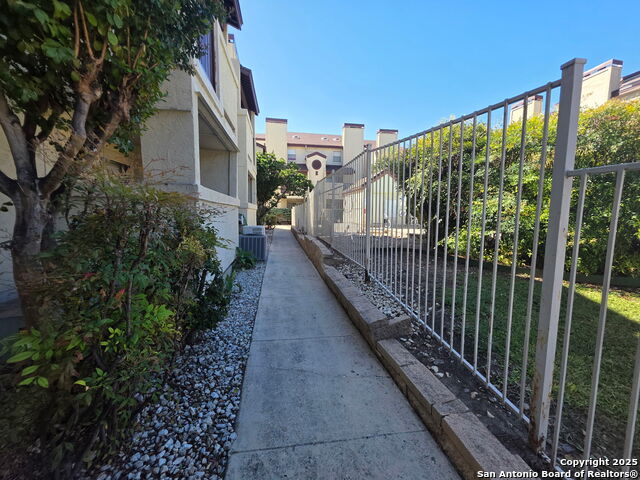 Image 18 of 19 For 5322 Medical Dr  D-103