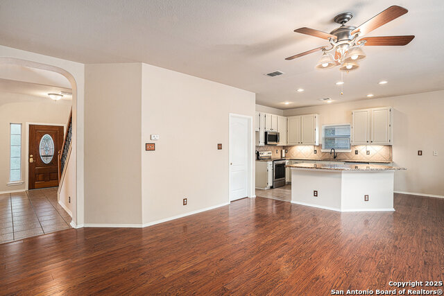 Image 12 of 39 For 125 Earhart Ln