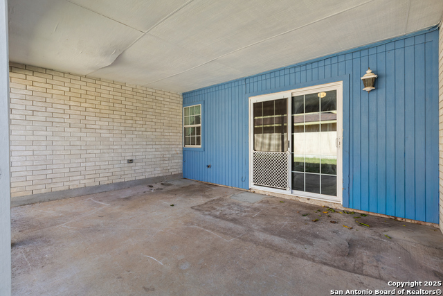 Image 23 of 27 For 10803 Royal Bluff