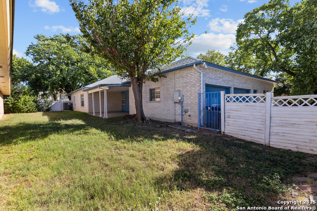 Image 24 of 27 For 10803 Royal Bluff