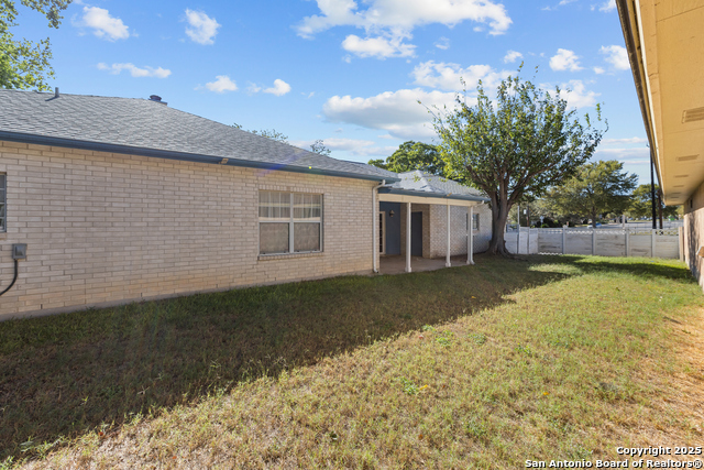 Image 25 of 27 For 10803 Royal Bluff