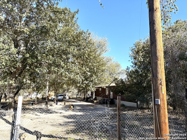 Image 3 of 4 For 1826 Comal Cv