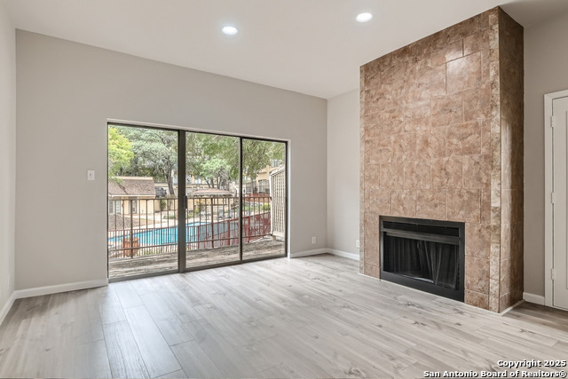 Image 4 of 33 For 8642 Fredericksburg 703