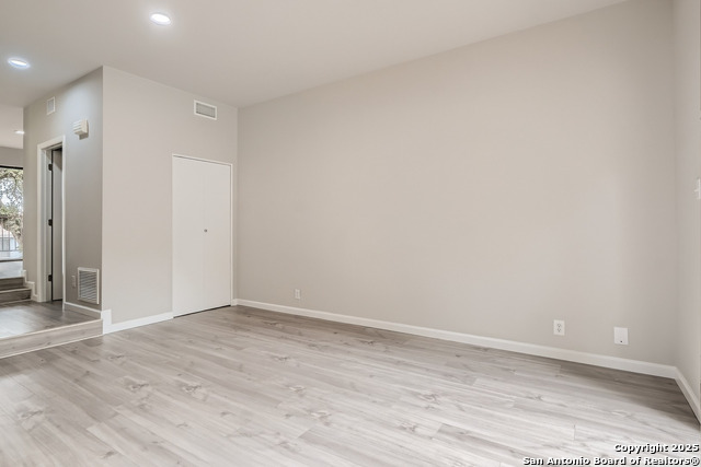 Image 6 of 33 For 8642 Fredericksburg 703