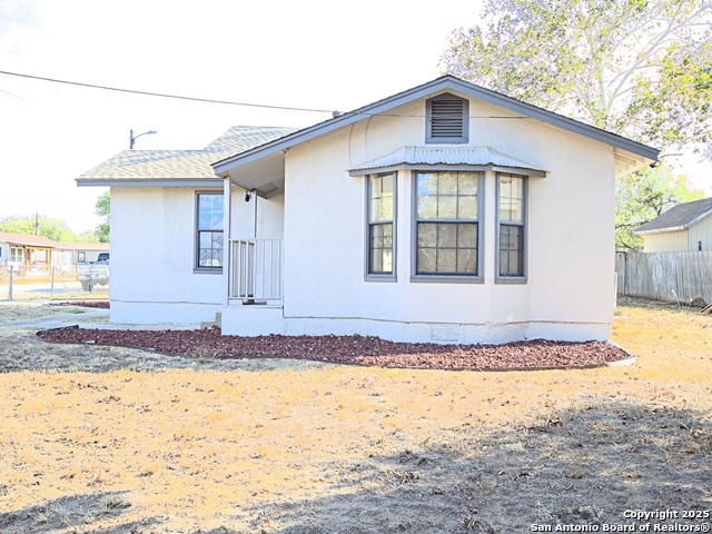 Image 2 of 5 For 918 Ashley E