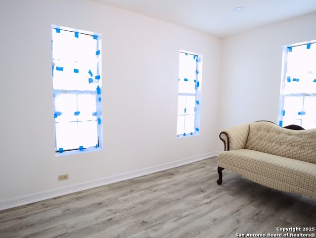 Image 5 of 5 For 918 Ashley E