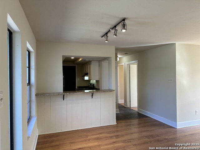 Image 4 of 13 For 617 Oak Park 617