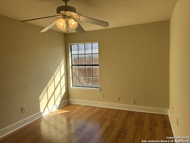 Image 7 of 13 For 617 Oak Park 617