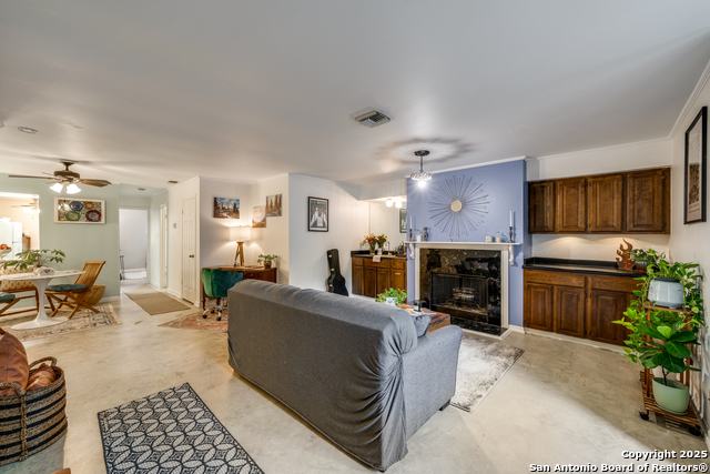 Image 2 of 23 For 7738 Chambers 903