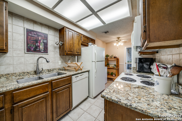 Image 4 of 23 For 7738 Chambers 903