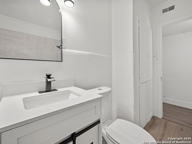 Image 19 of 23 For 707 Chicago  