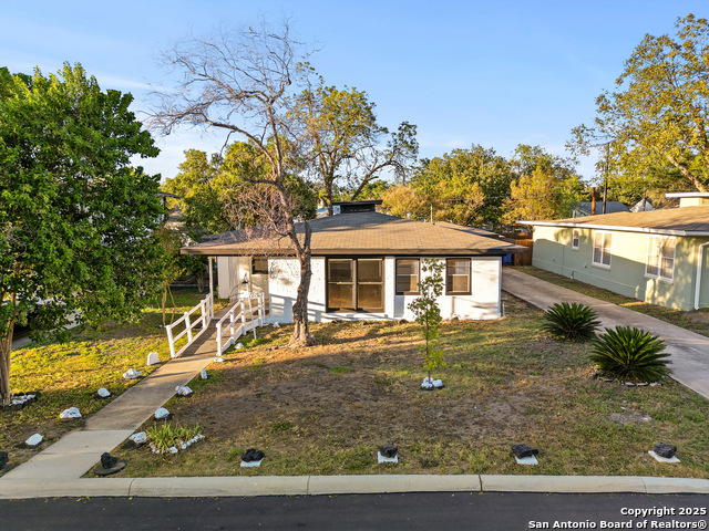 Image 2 of 23 For 707 Chicago  