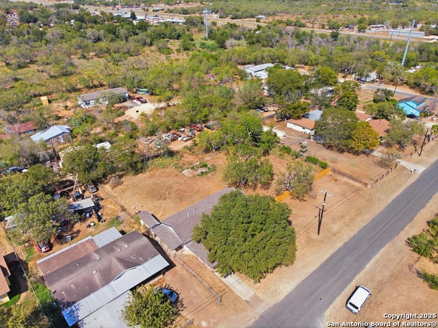 Listing photo id 8 for 7635 Dove  