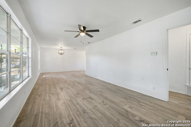 Listing photo id 9 for 7635 Dove  