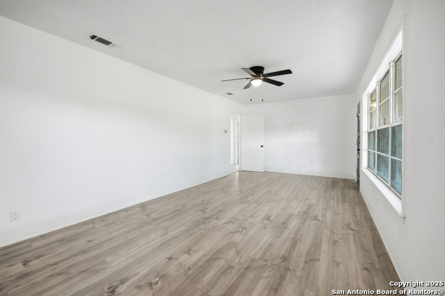 Listing photo id 10 for 7635 Dove  