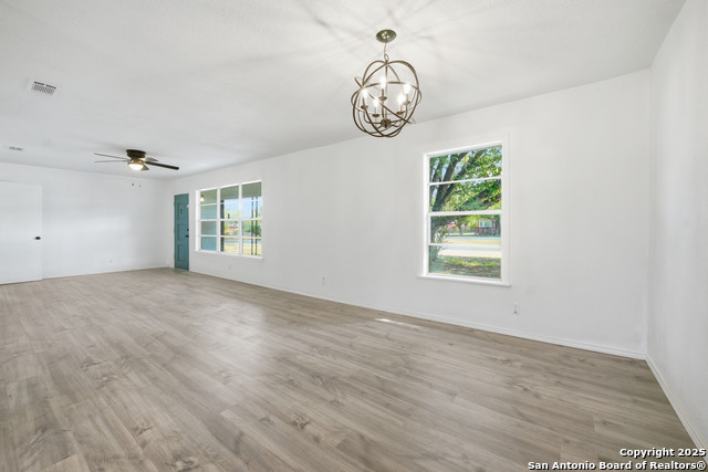 Listing photo id 11 for 7635 Dove  