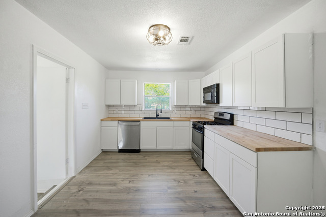 Listing photo id 14 for 7635 Dove  