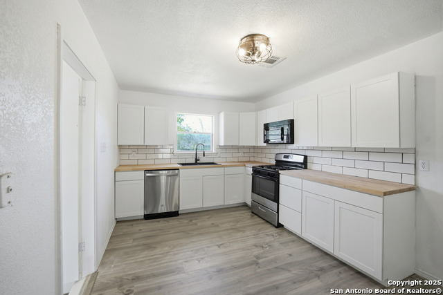 Listing photo id 16 for 7635 Dove  