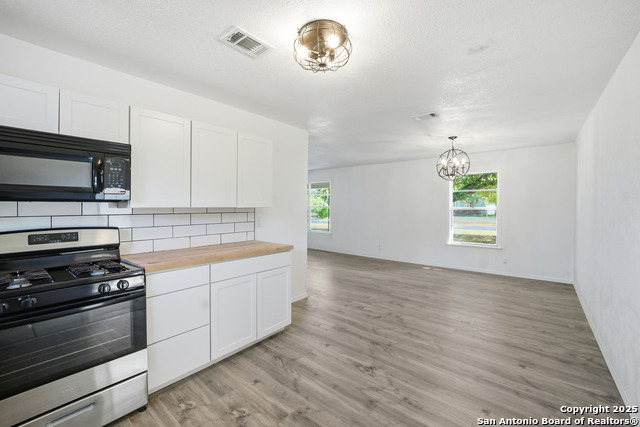 Listing photo id 17 for 7635 Dove  