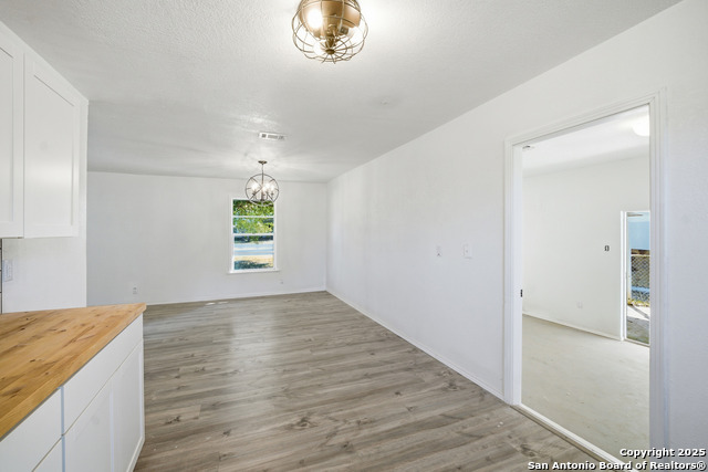 Listing photo id 18 for 7635 Dove  