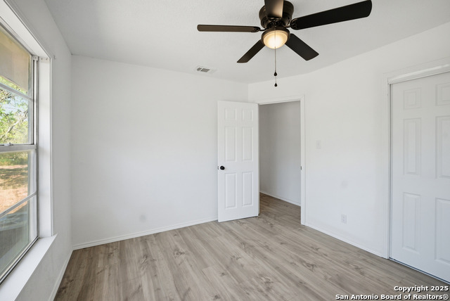 Listing photo id 20 for 7635 Dove  