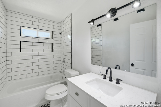 Listing photo id 21 for 7635 Dove  