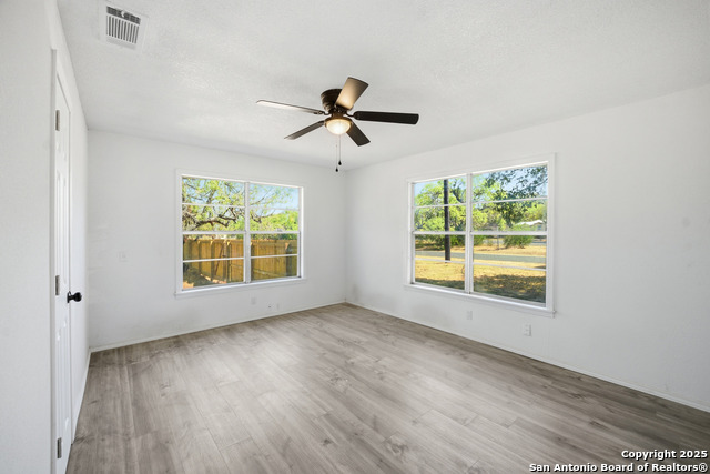 Listing photo id 22 for 7635 Dove  