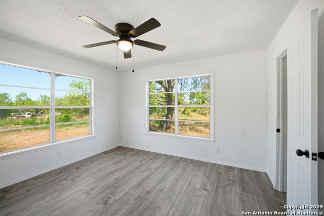 Listing photo id 24 for 7635 Dove  