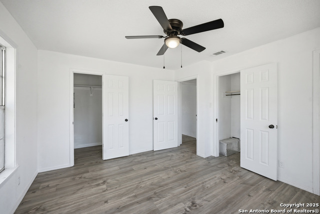 Listing photo id 25 for 7635 Dove  