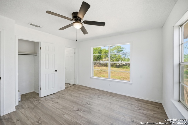 Listing photo id 26 for 7635 Dove  