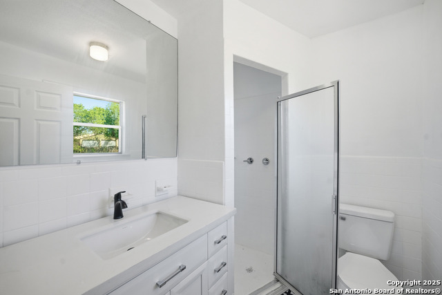 Listing photo id 27 for 7635 Dove  