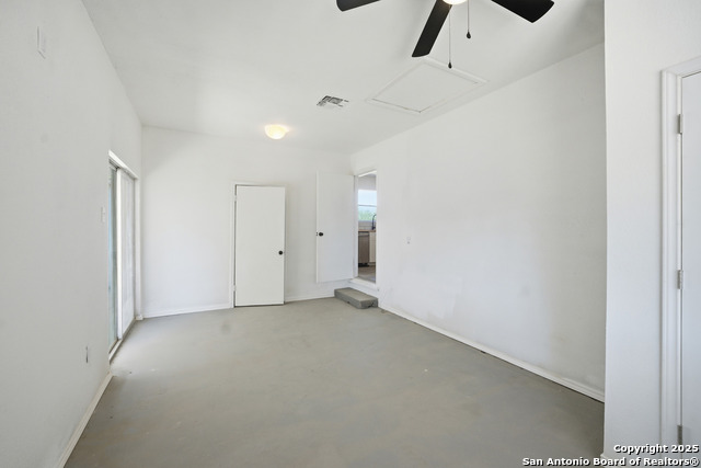 Listing photo id 28 for 7635 Dove  