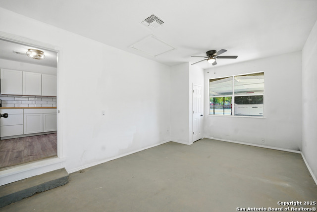 Listing photo id 29 for 7635 Dove  