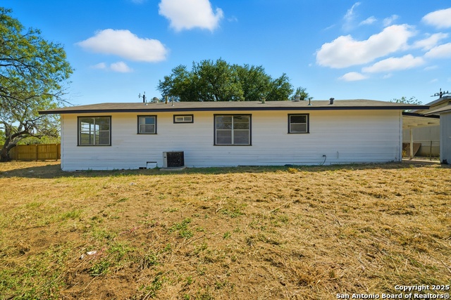 Listing photo id 30 for 7635 Dove  