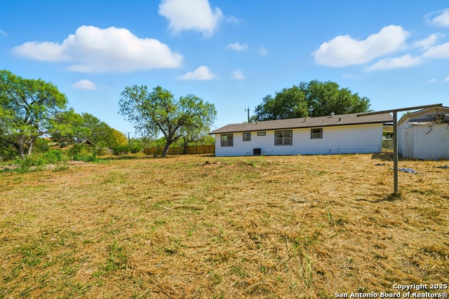 Listing photo id 31 for 7635 Dove  