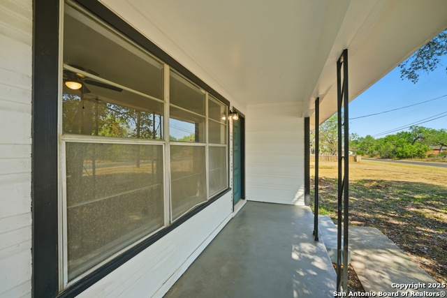 Listing photo id 2 for 7635 Dove  